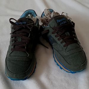 RARE Like New Saucony Sneakers Size 7